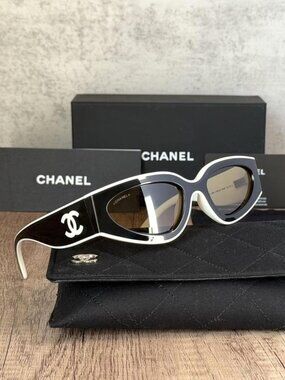 CHANEL Black Cat-Eye Sunglasses